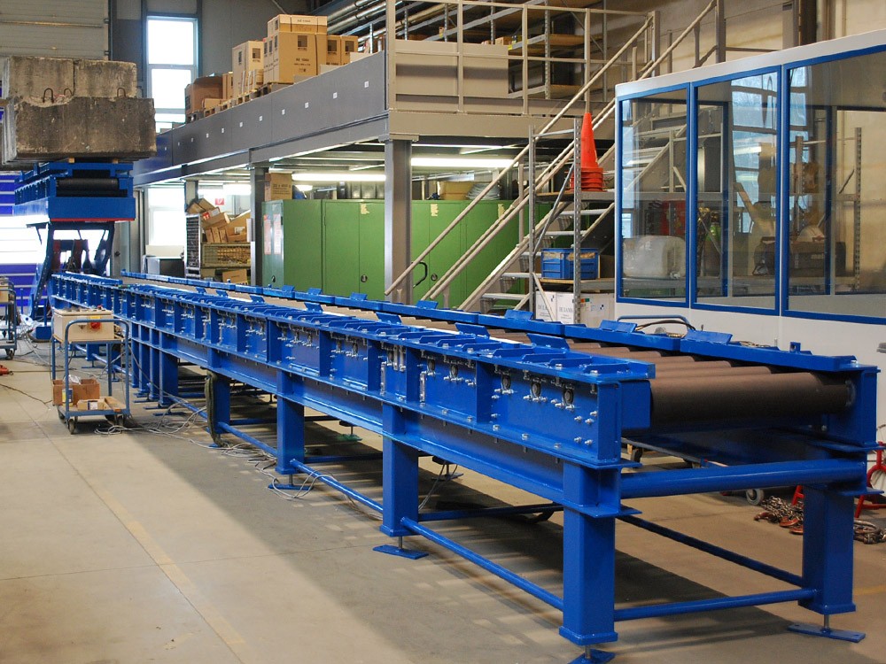 Lifting Table with Integrated Material Handling System