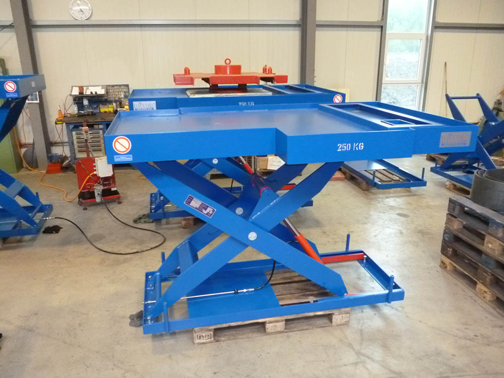 Scissor Wheelhouse Lift